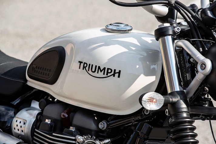 Triumph-Street-Scrambler-2019-001