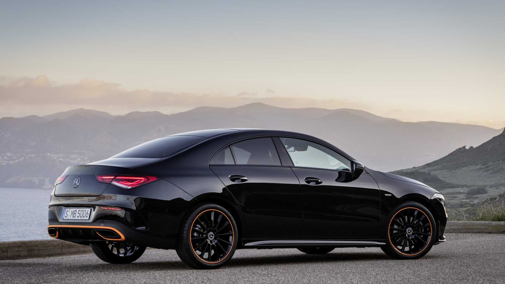 Mercedes CLA nera 3/4 posteriore