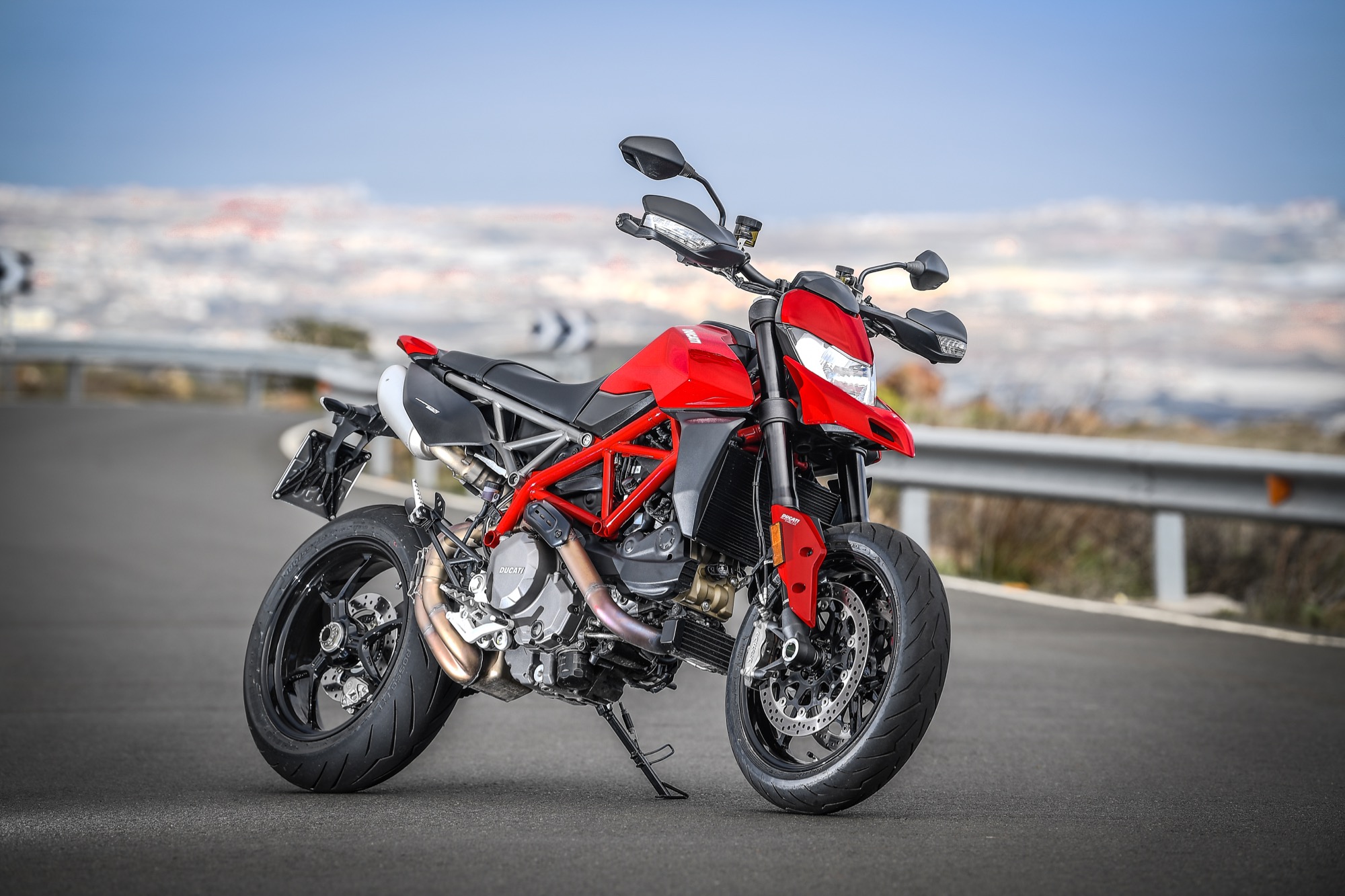 Ducati Hypermotard 950 rossa moto per neopatentati A2