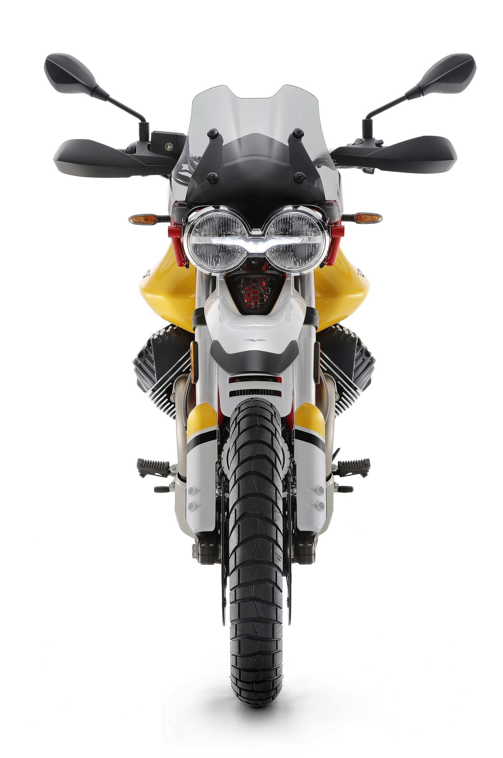 Moto Guzzi V85 TT vista frontale sfondo bianco