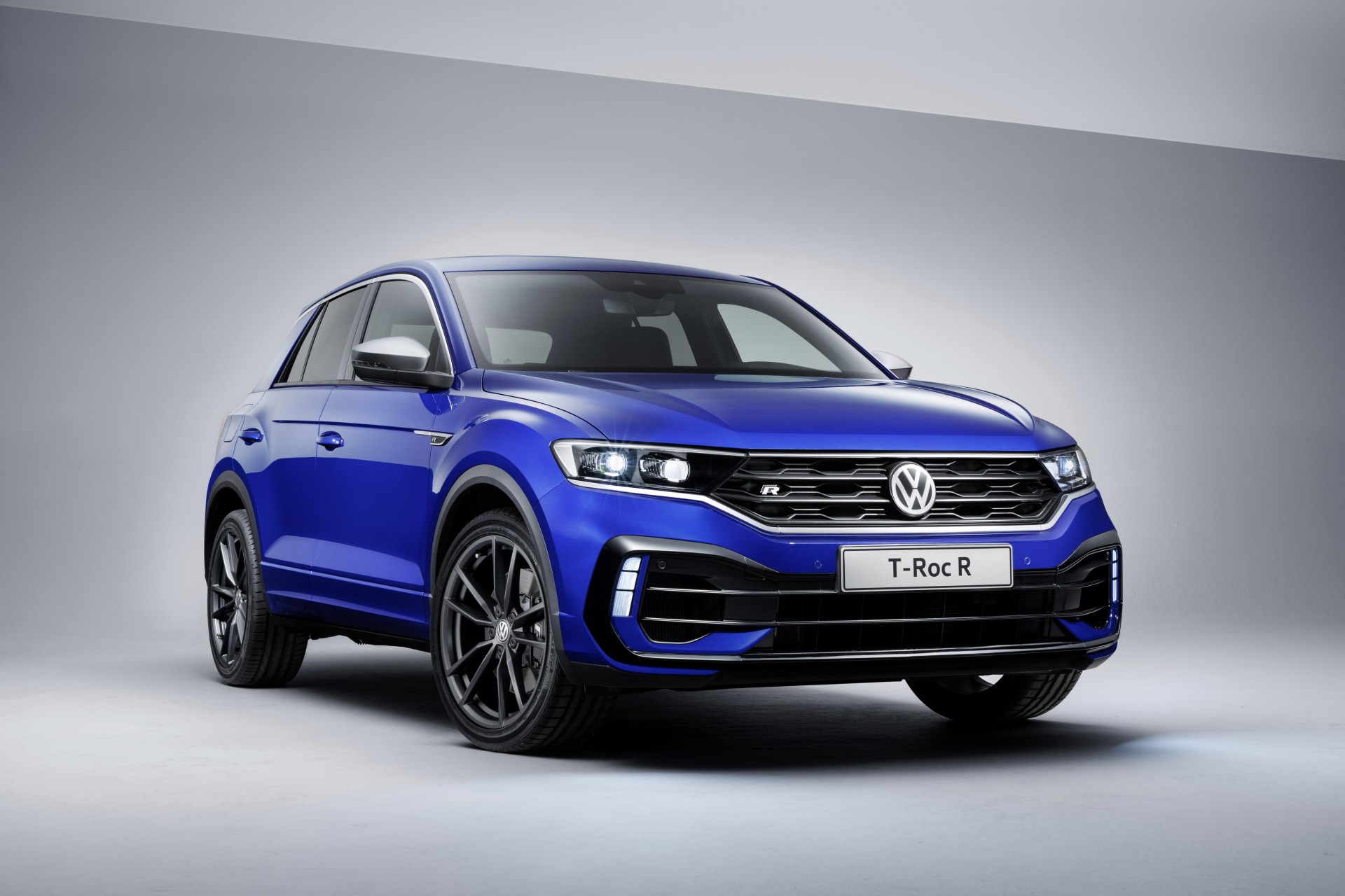 Volkswagen T-Roc R vista tre quarti anteriore