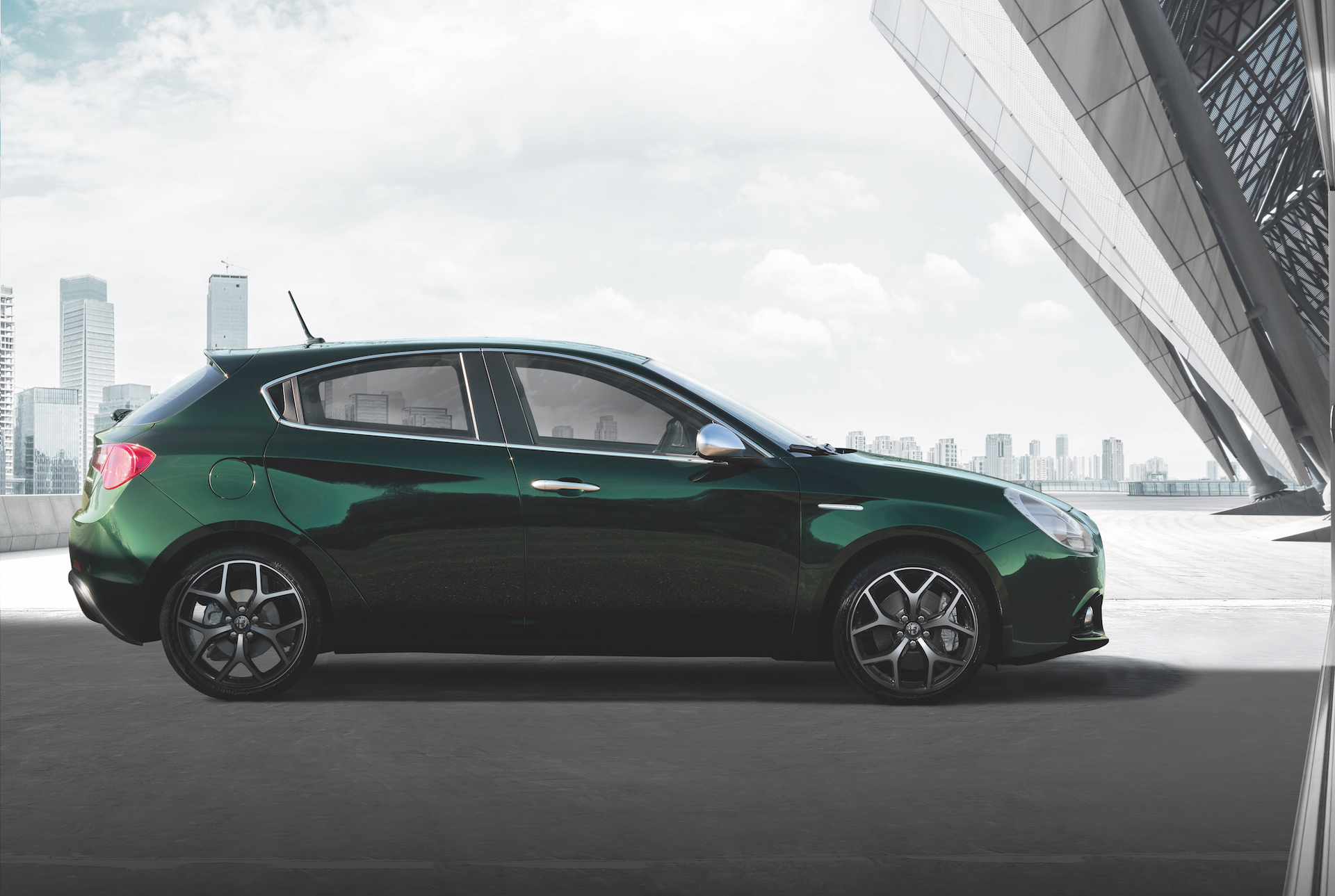 Alfa romeo Giulietta 2019 profilo verde visconti