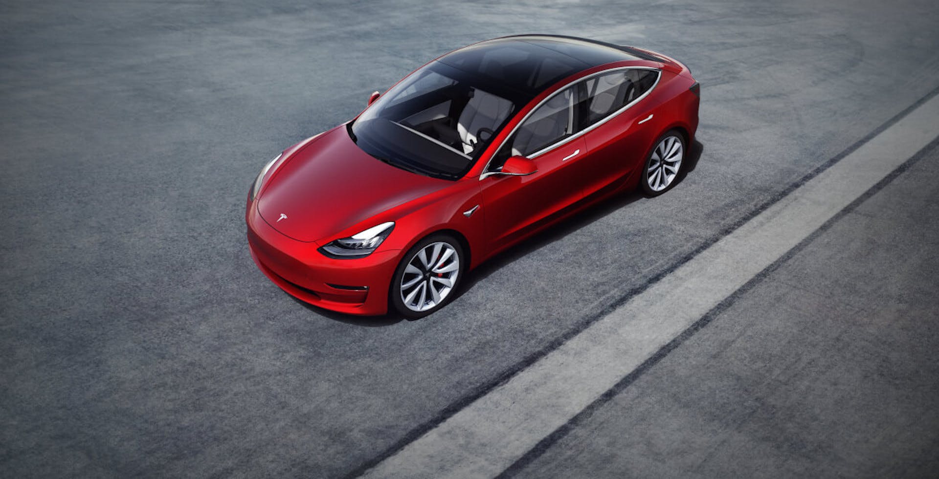 Tesla model 3 auto rossa tetto in vetro