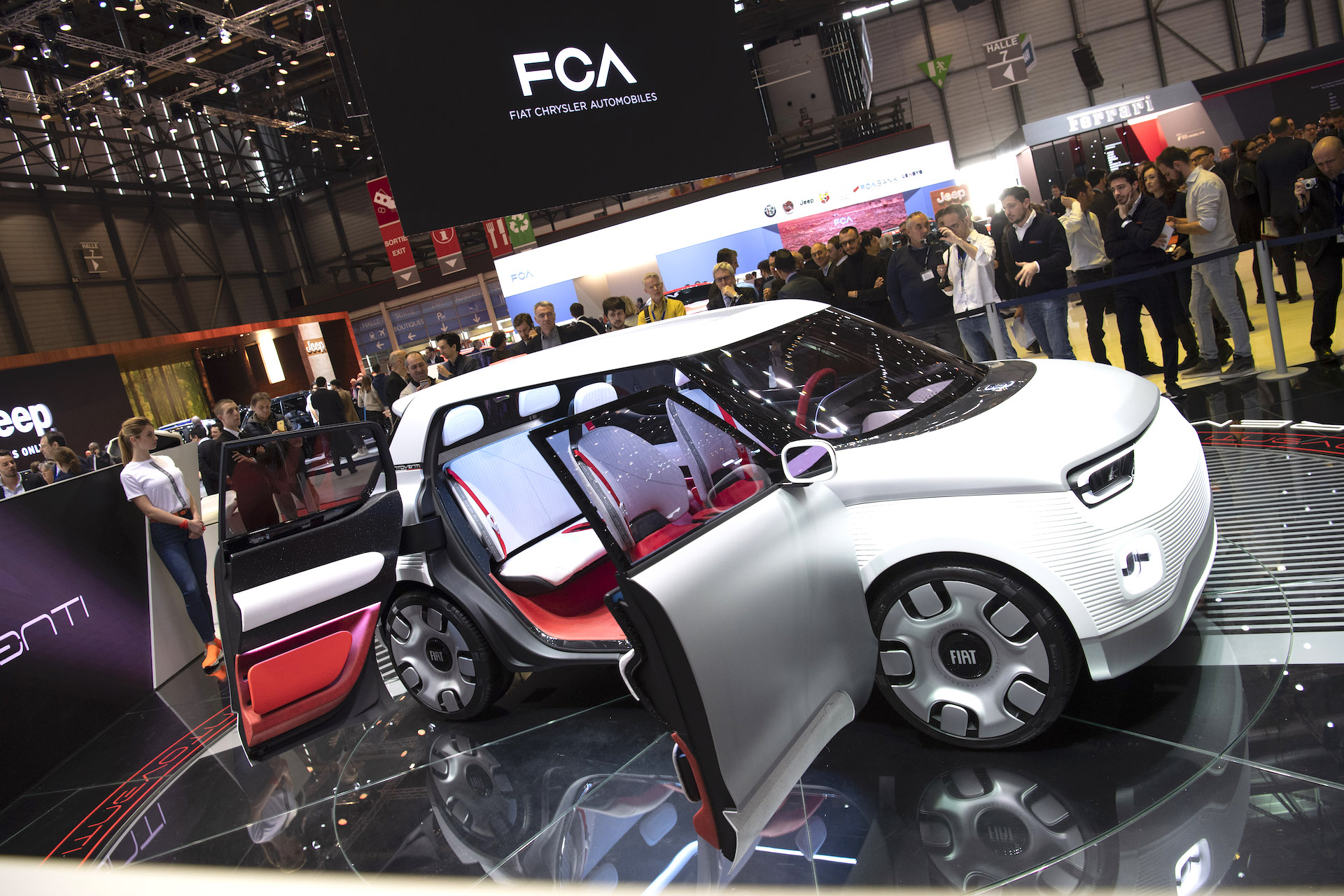 Fiat Concept Centoventi con portiere aperte al Salone di Ginevra 2019