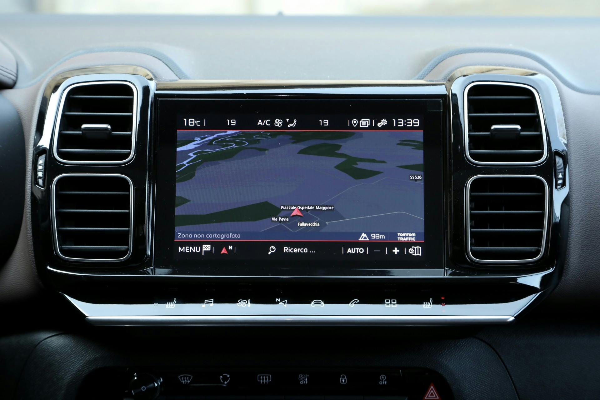 Citroen C5 Aircross 2019 auto interni display navigatore