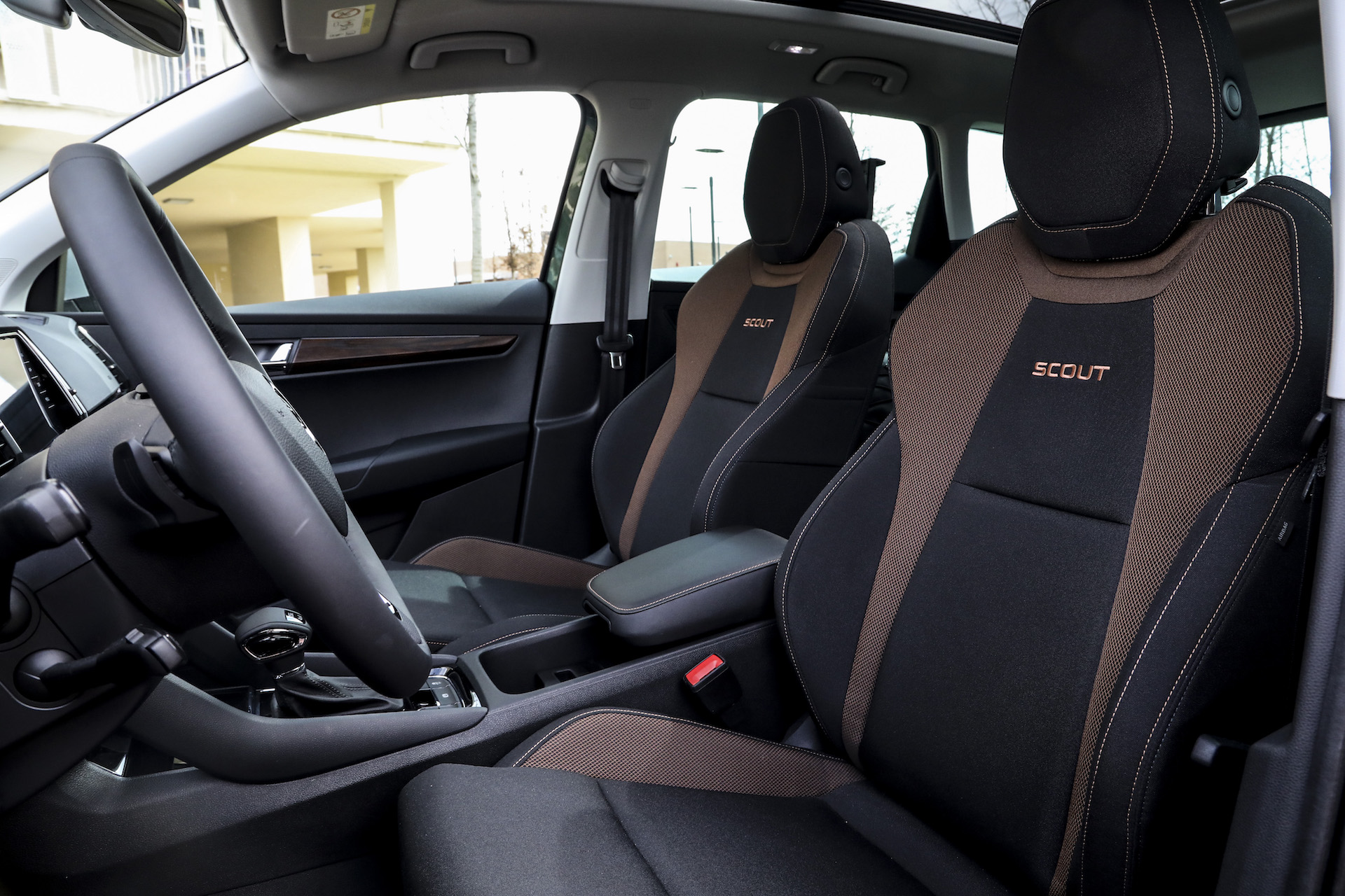 Skoda Karoq Scout auto 4x4 interni sedili