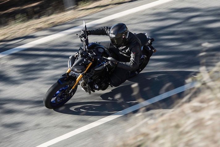 yamaha-mt-09-sp-2018-movimenti-2