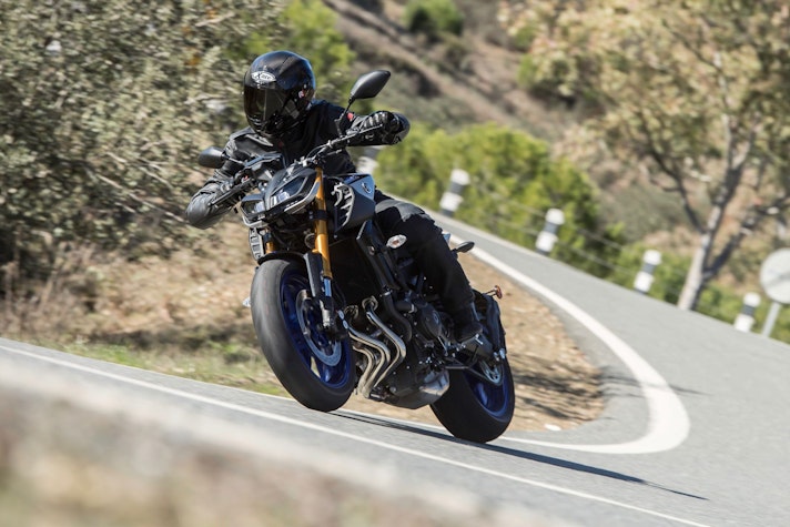 yamaha-mt-09-sp-2018-movimenti-8