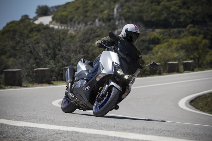 Bridgestone-Battlax-SC2-005