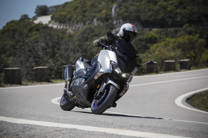 Bridgestone-Battlax-SC2-005