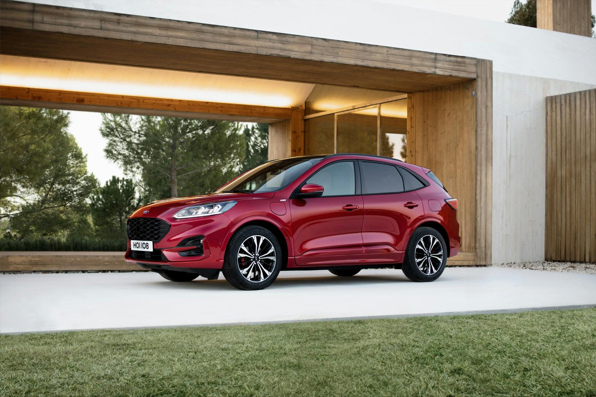 Ford Kuga 2019, tre quarti anteriore statica