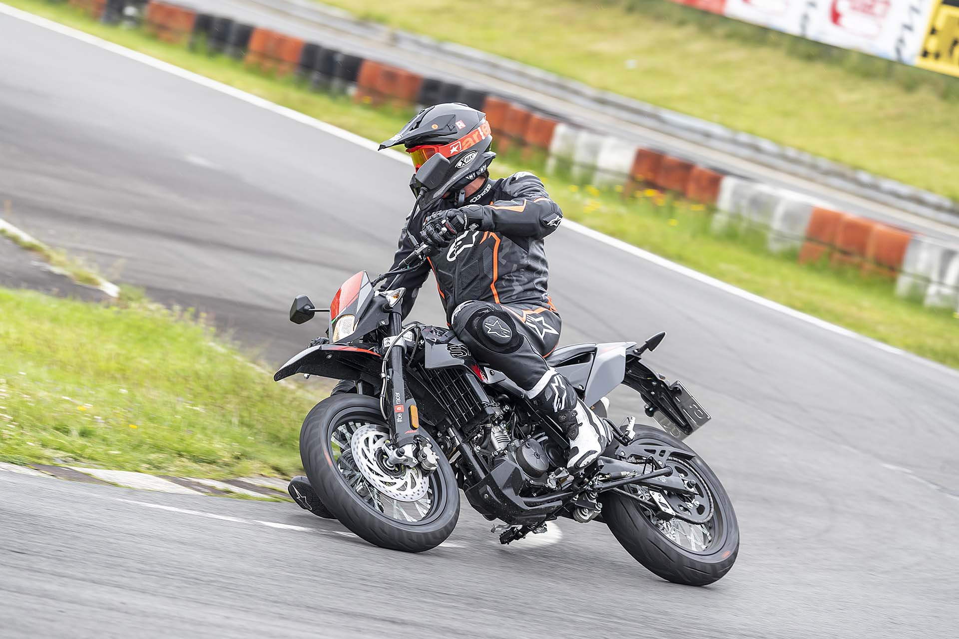 Aprilia SX 125 in pista