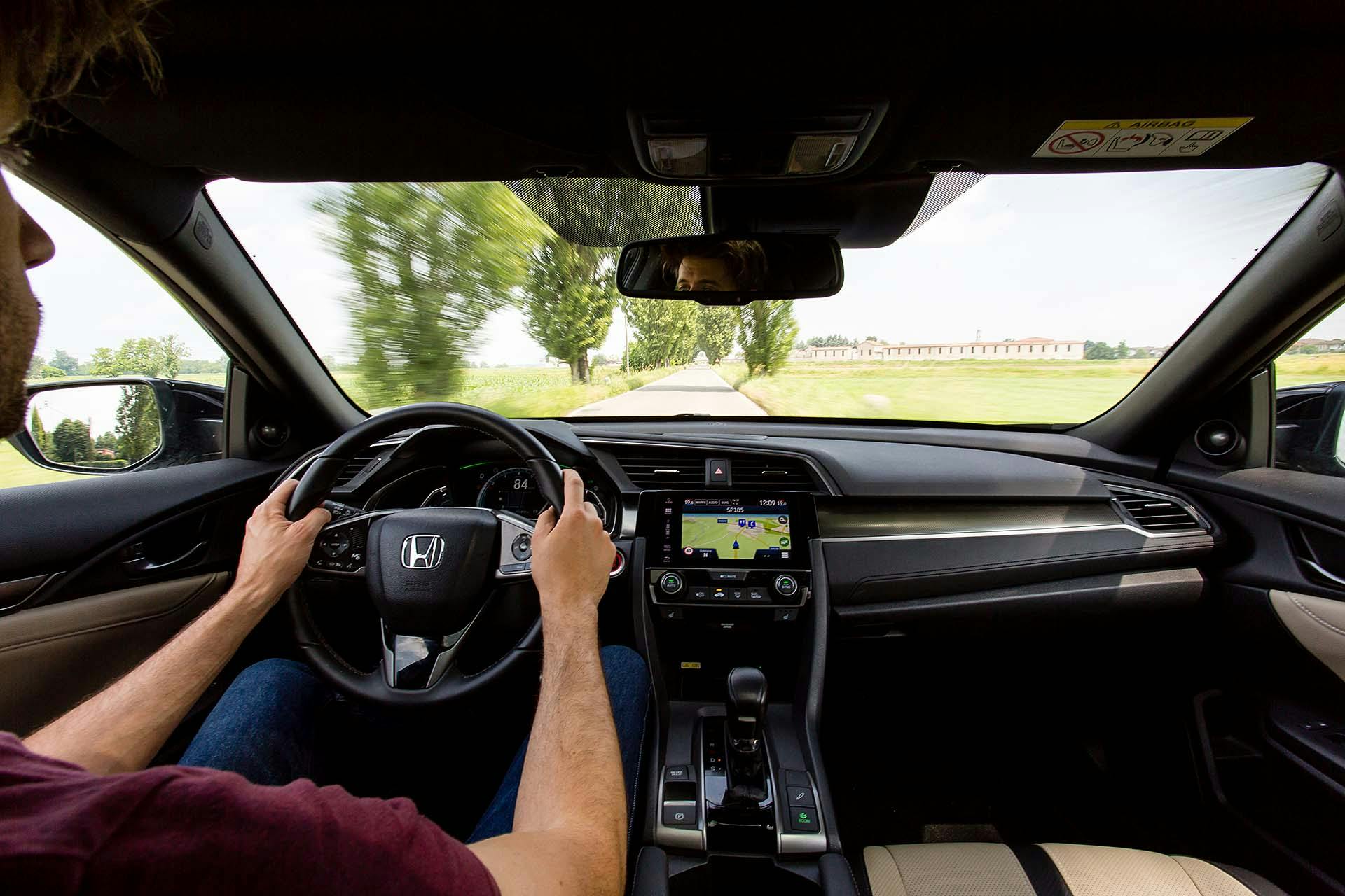 Honda Civic 1.5 Turbo VTEC Prestige CVT - on board