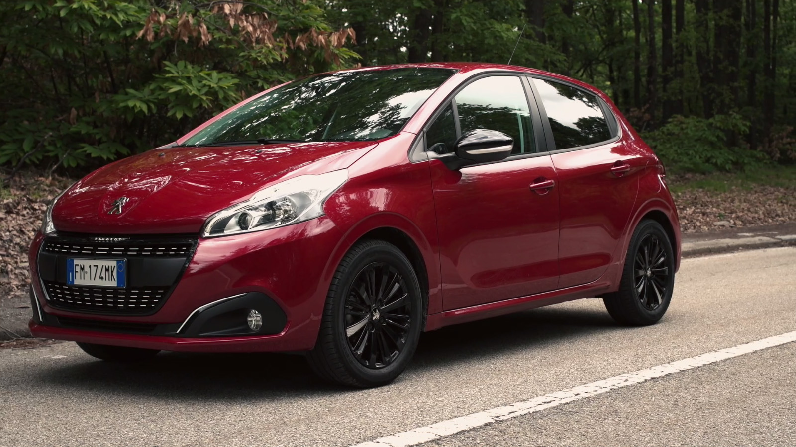 peugeot 208 black line 3/4 anteriore
