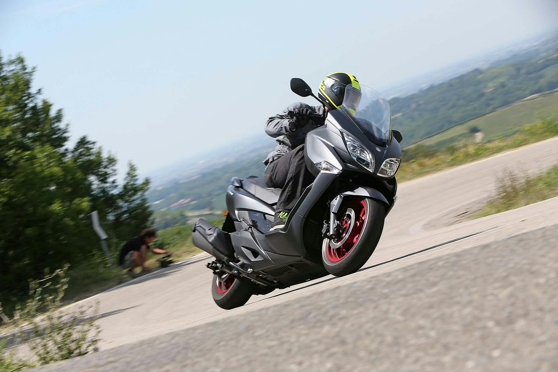 suzuki burgman 400 - dinamica