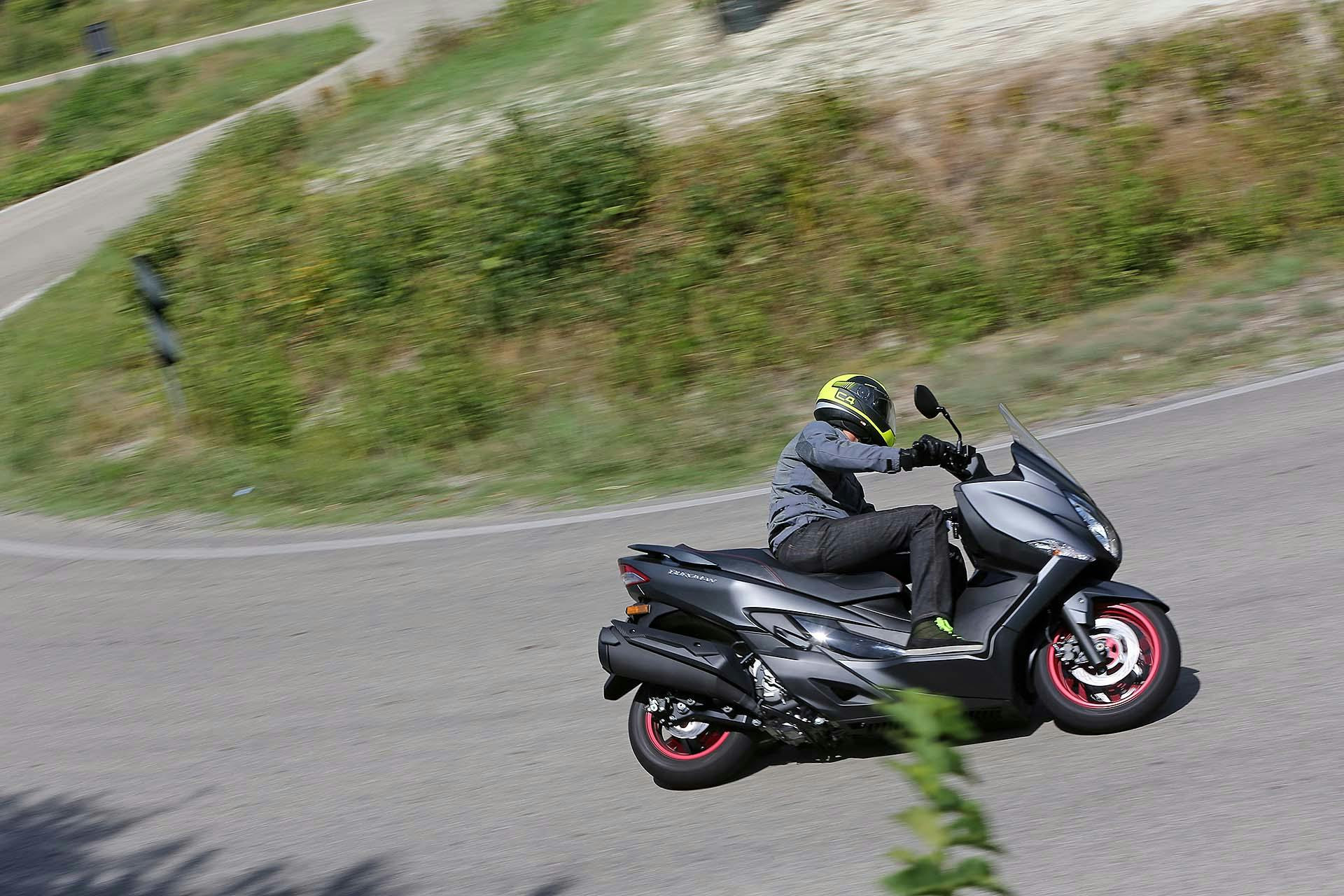 suzuki burgman 400 - dinamica