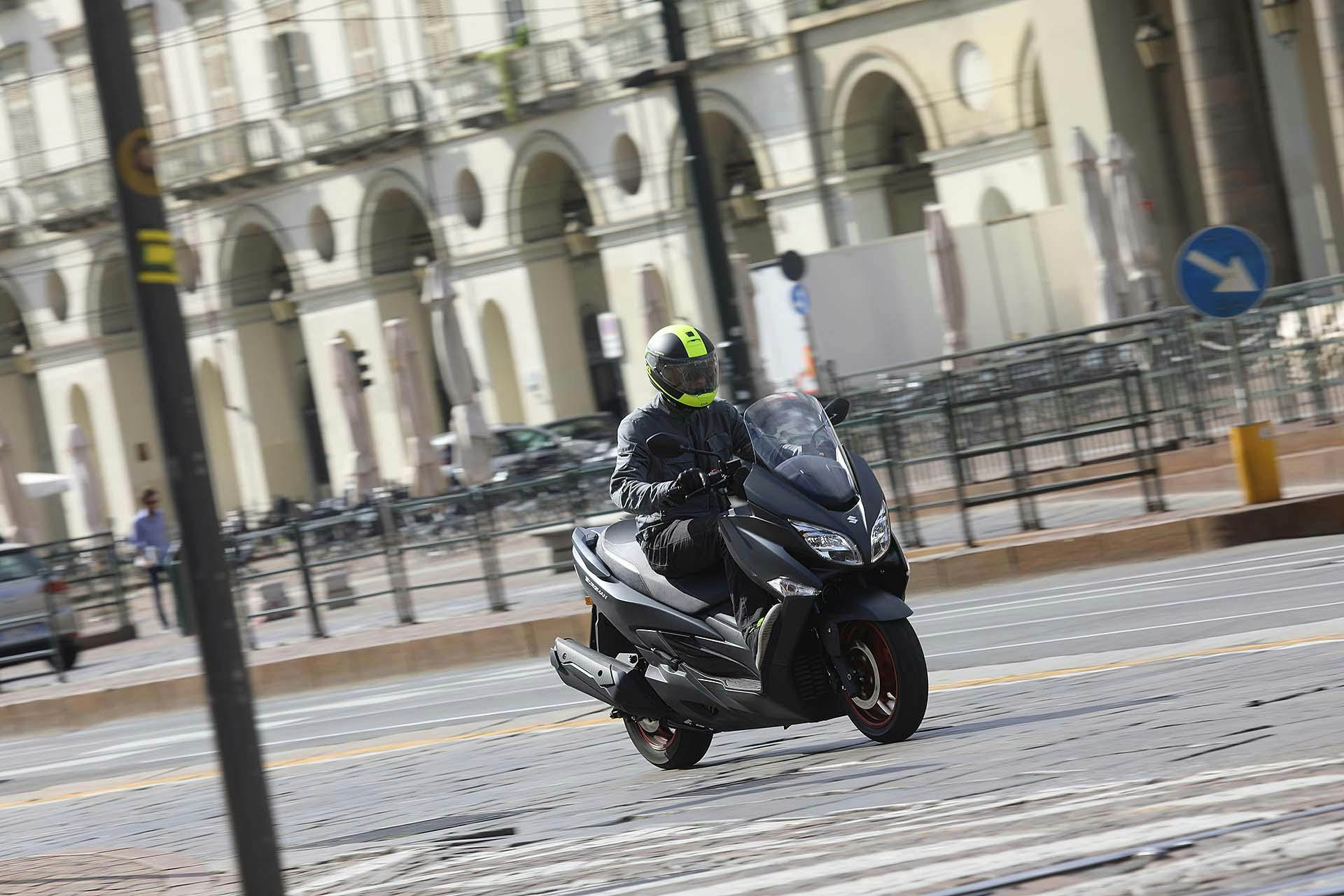 suzuki burgman 400 - città