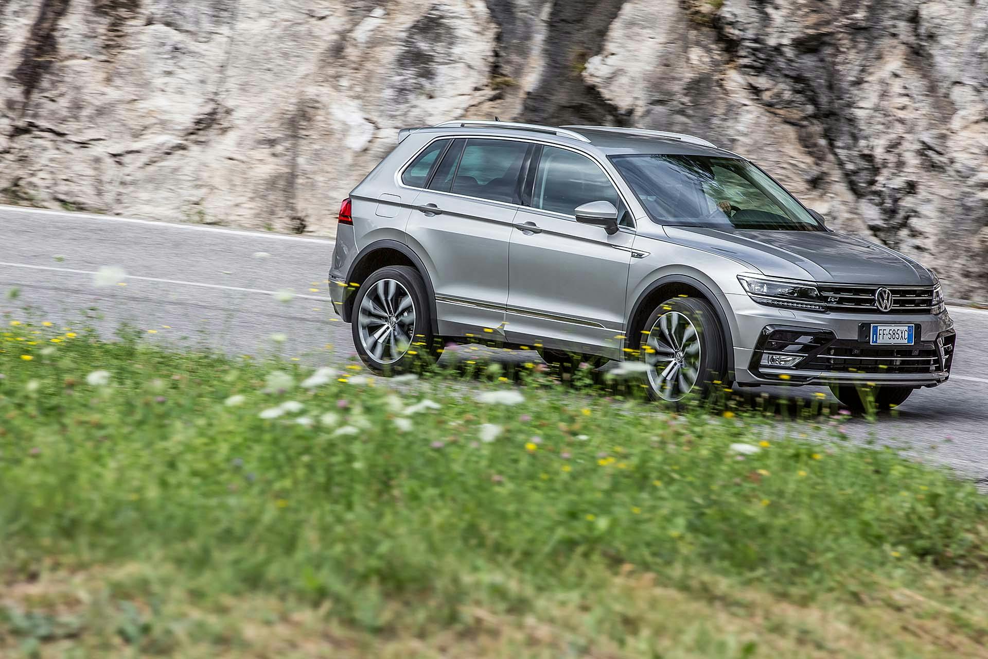 Volkswagen Tiguan 2.0 BiTDI - interno curva