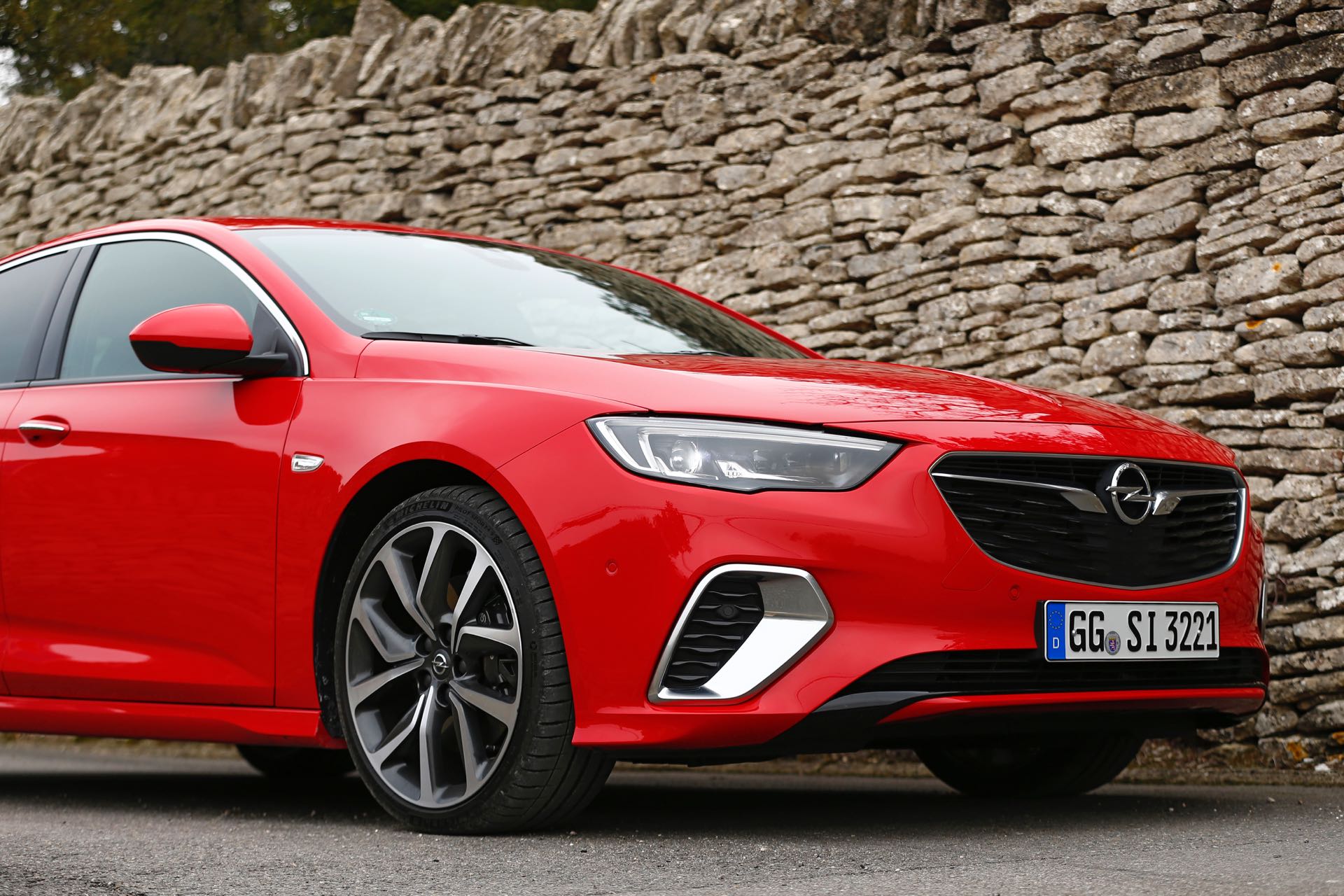Opel Insignia GSi con cornici delle prese d'aria cromate