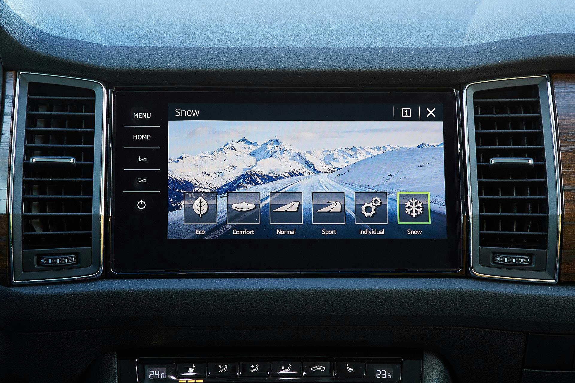 Škoda sullo schermo si vede la modalità snow per la guida sulla neve