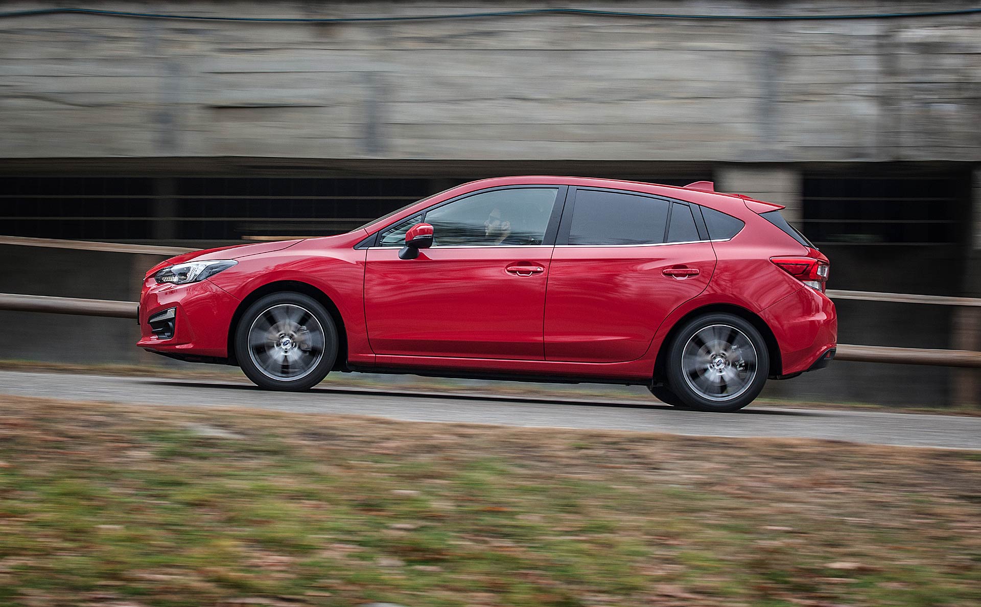 Subaru Impreza 1.6 AWD vista laterale