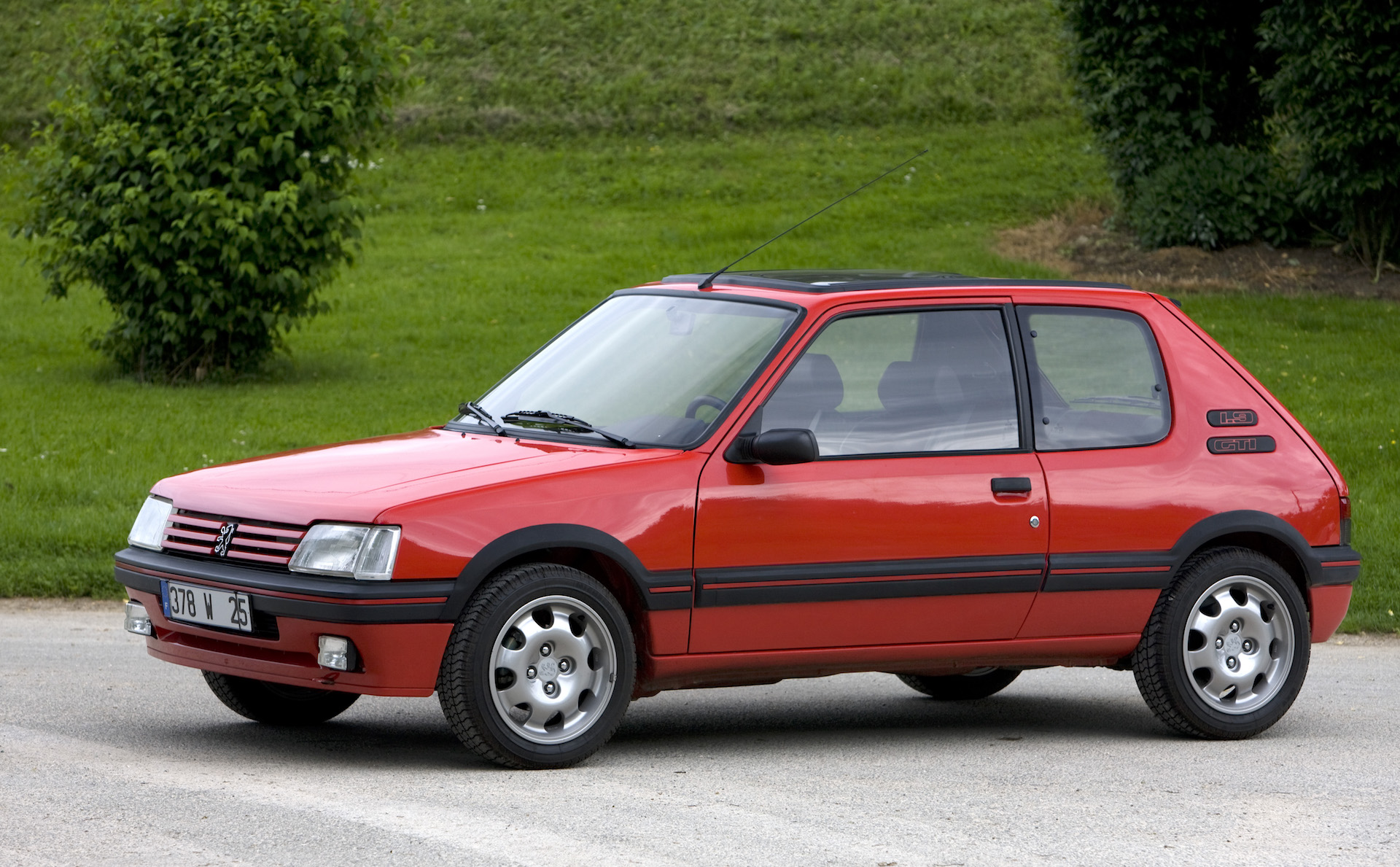 peugeot 205 gti 1.9 rossa statica