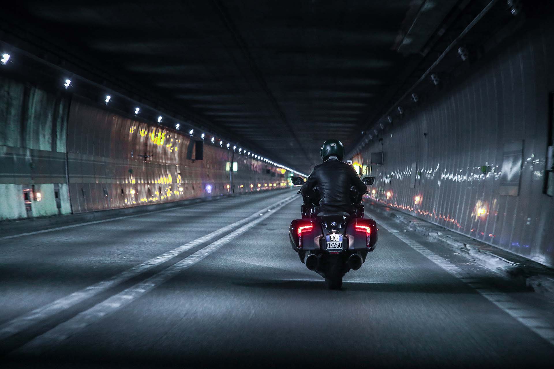 BMW K 1600 B tunnel