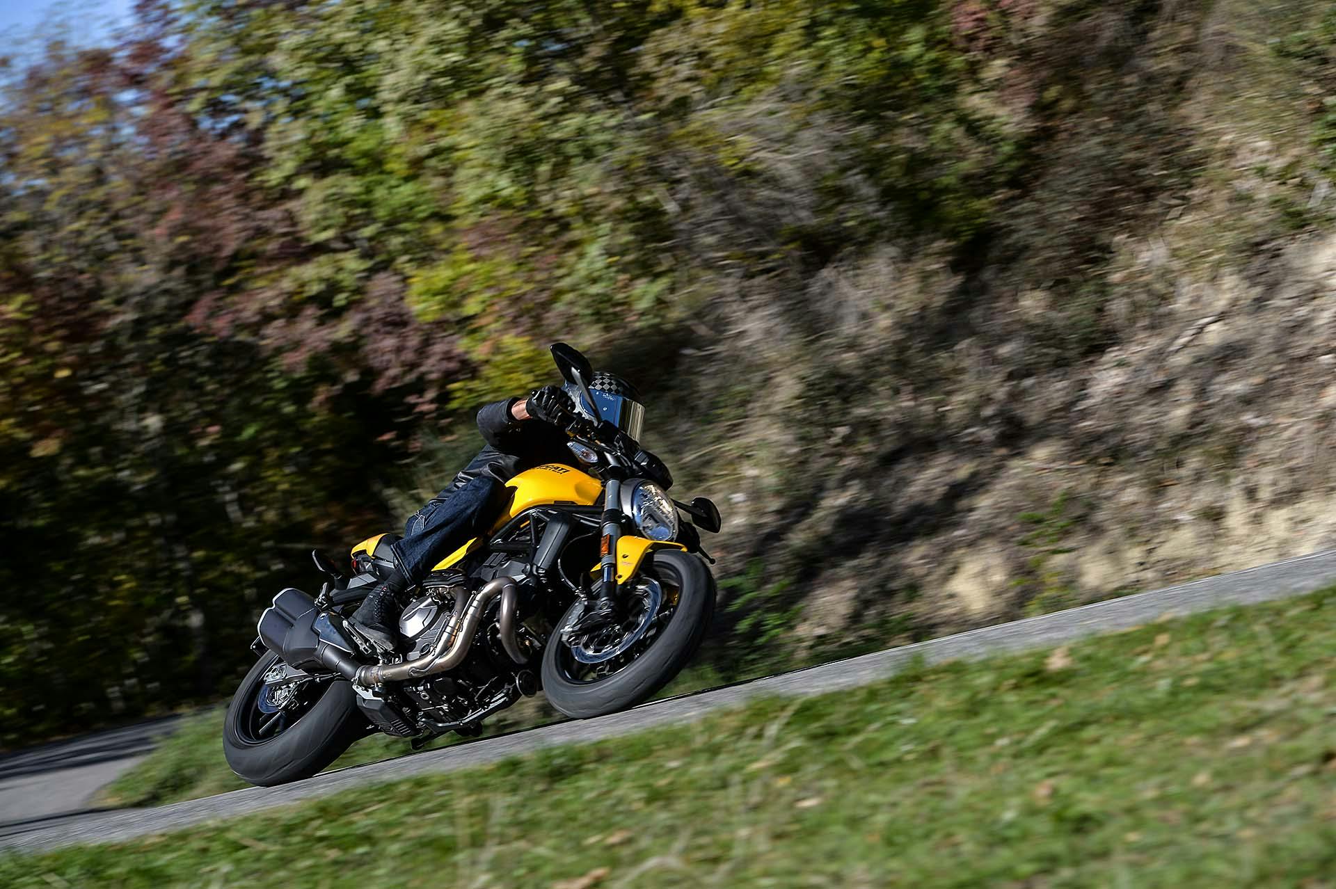 Ducati Monster 821 MY18 Dinamica frontale