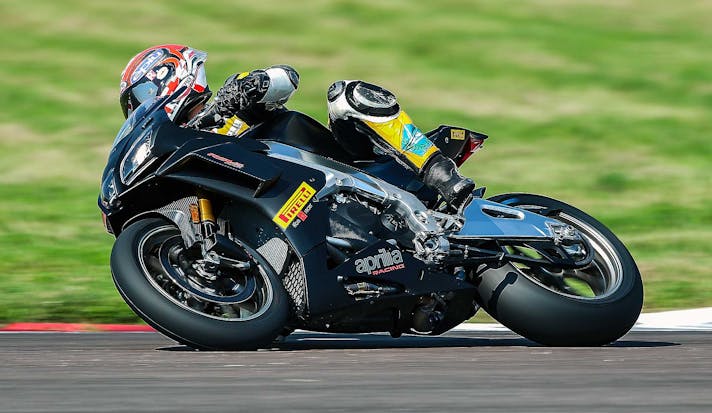 Comparativa-1000-2019-Aprilia-RSV4-1100-Factory-009