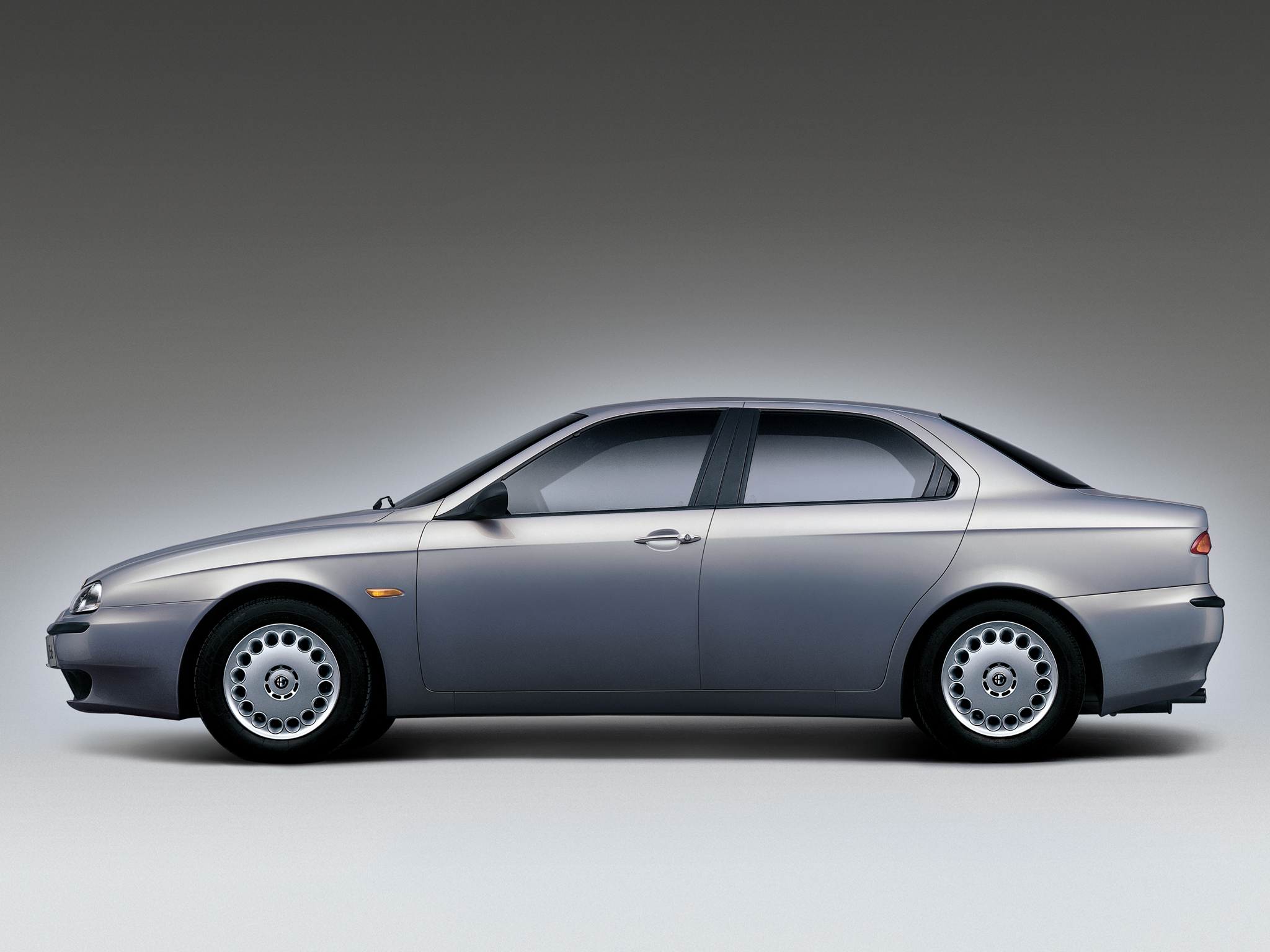 Alfa Romeo 156 grigia fiancata