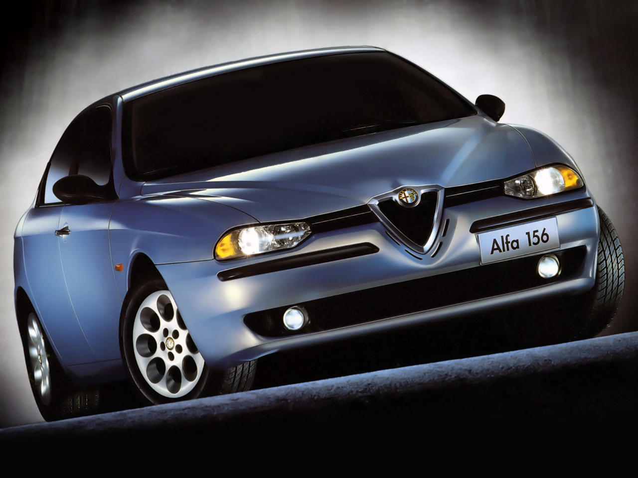 Alfa Romeo 156 azzurra frontale