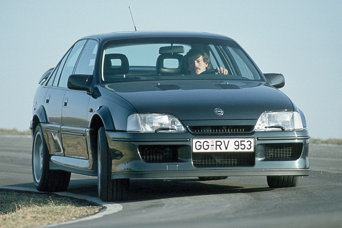 opel-lotus_omega cornering