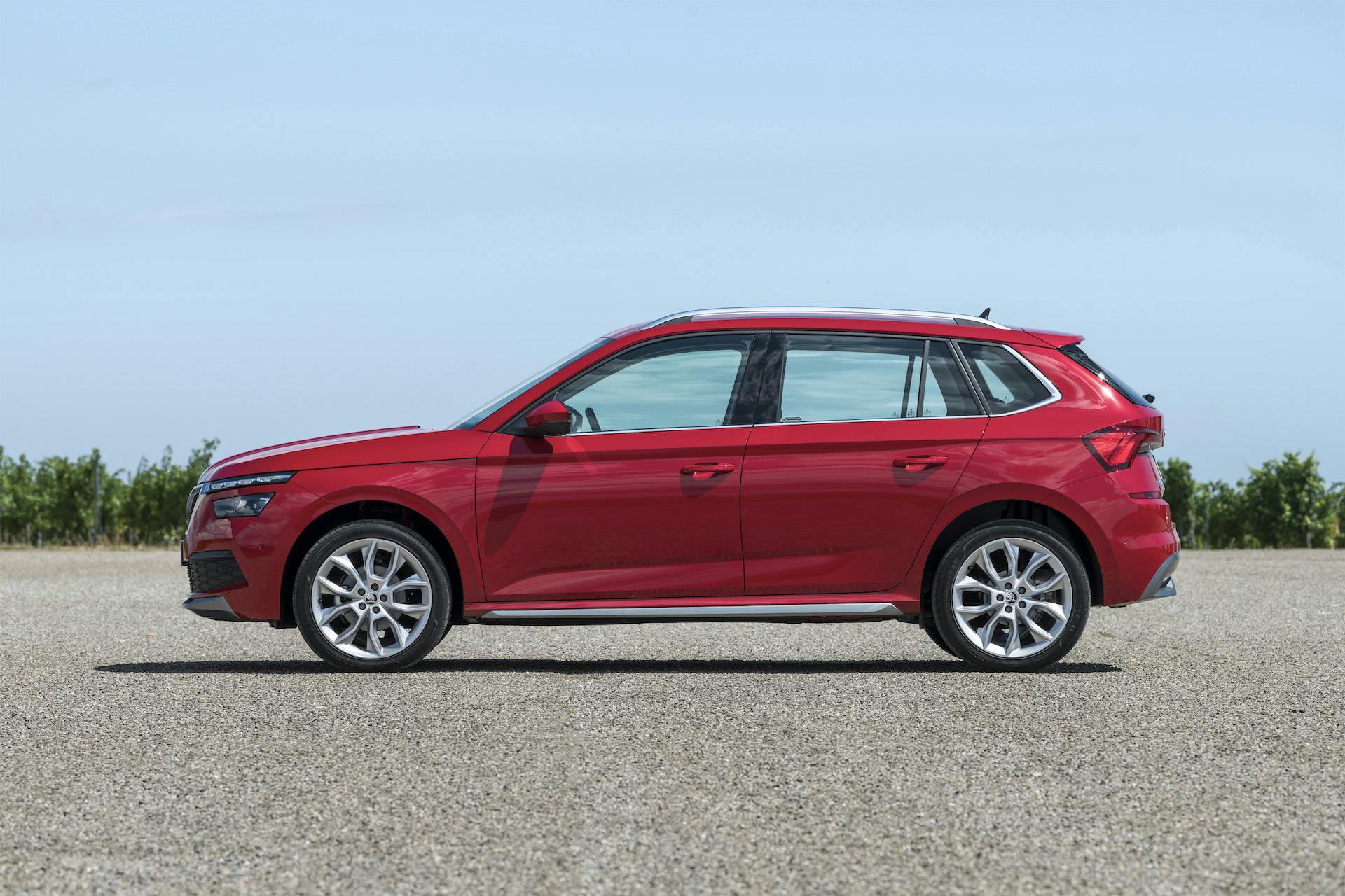 skoda kamiq rossa laterale