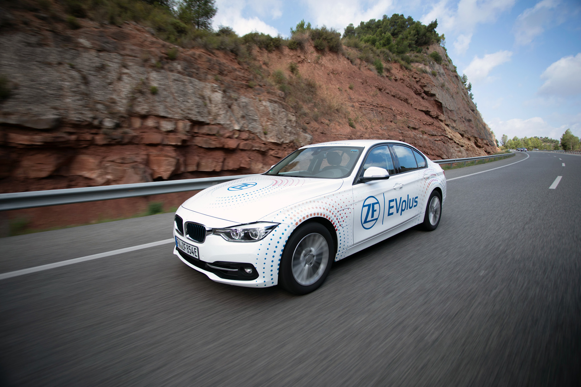 Ibride plug-in ZF 100 km autonomia