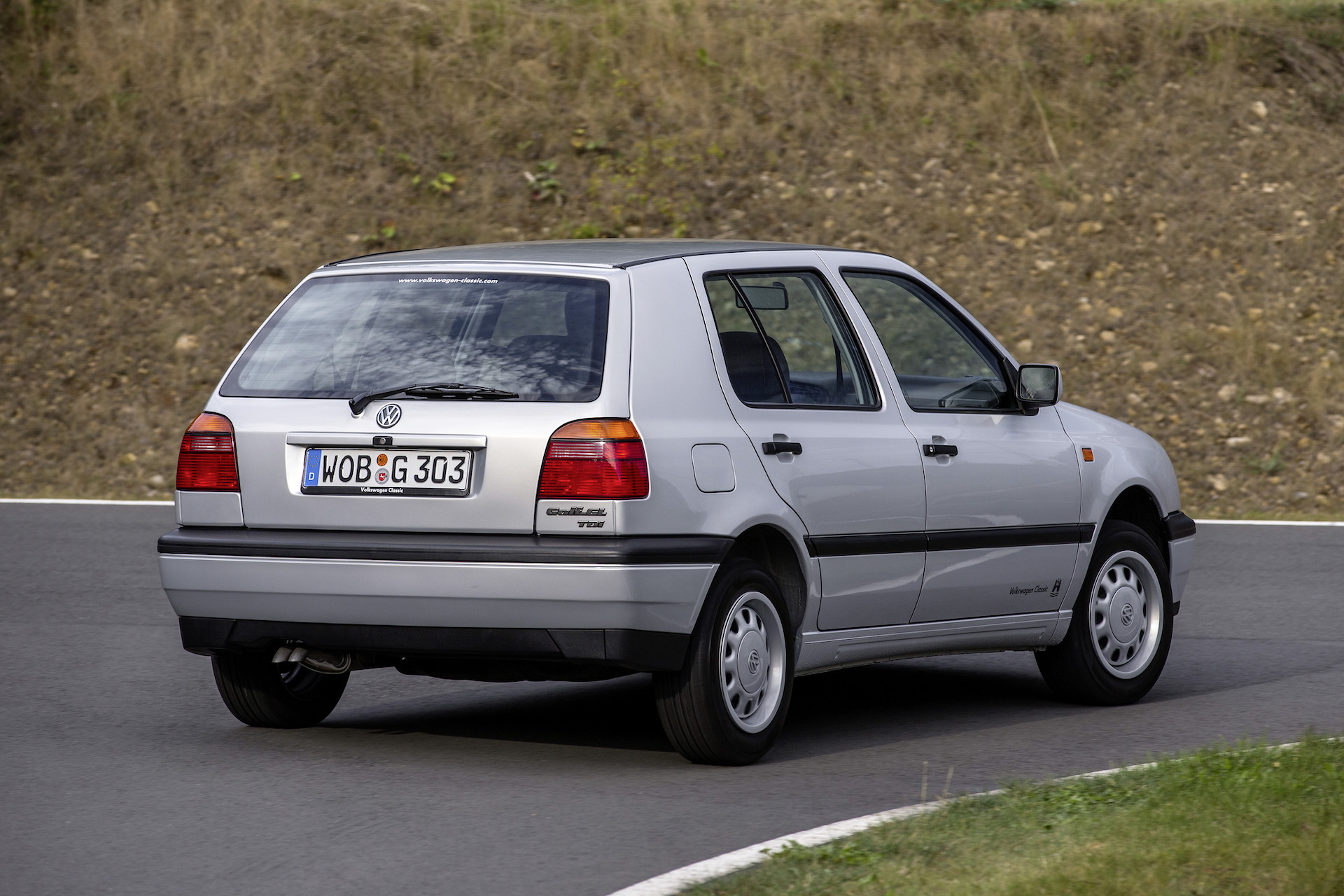Volkswagen Golf III grigia posteriore