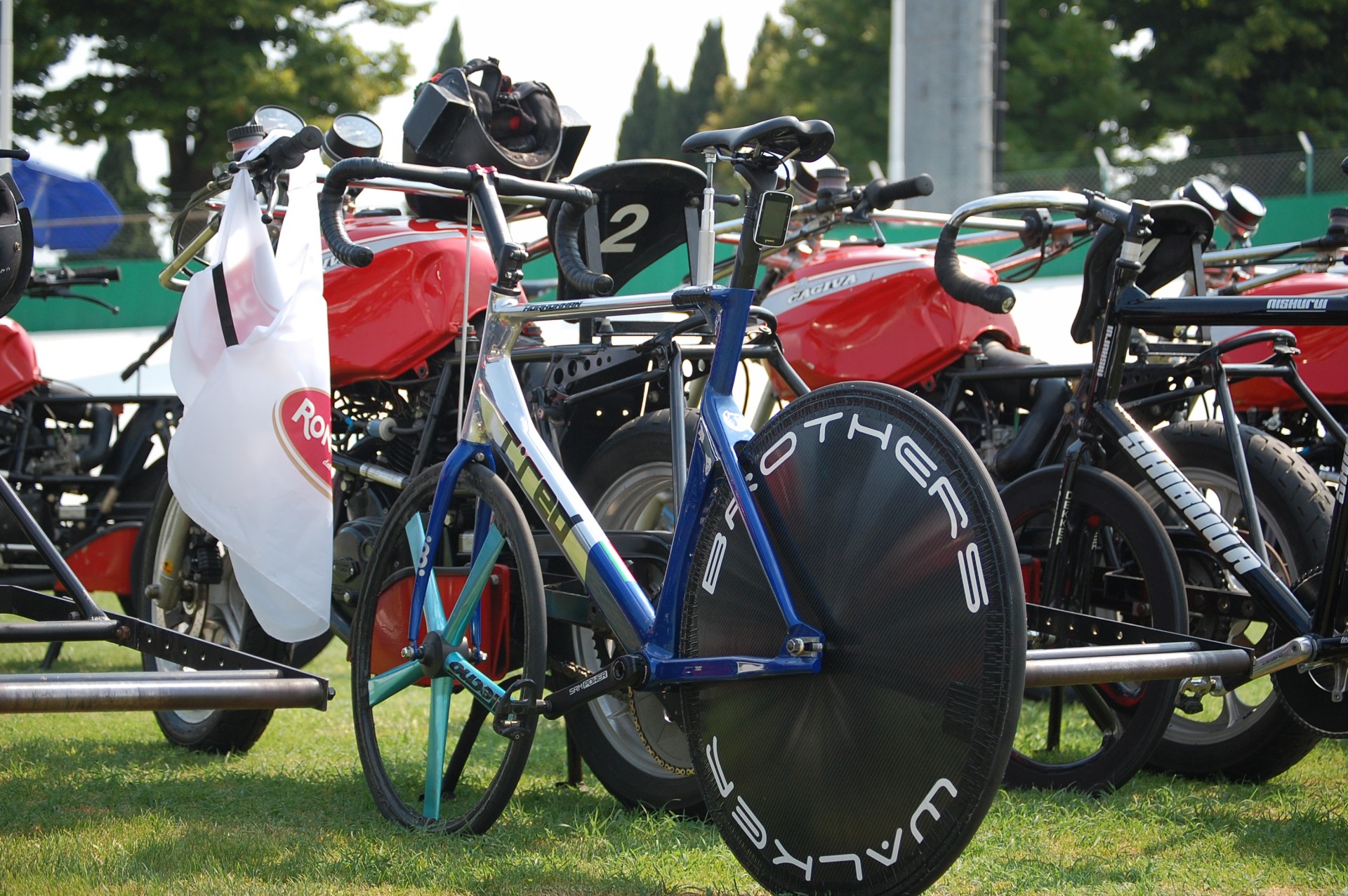 bicicletta deve circolare il più a destra possibile