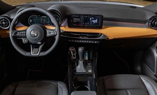 Alfa Romeo Tonale foto interni