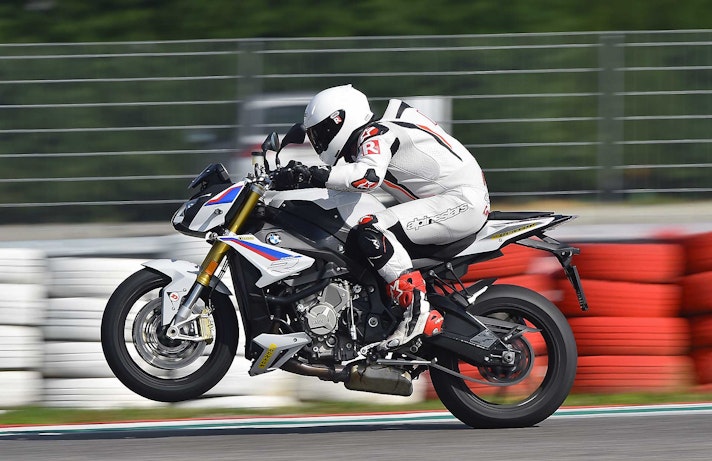 Confronto-Maxi-Naked-2019-BMW-S1000R-008