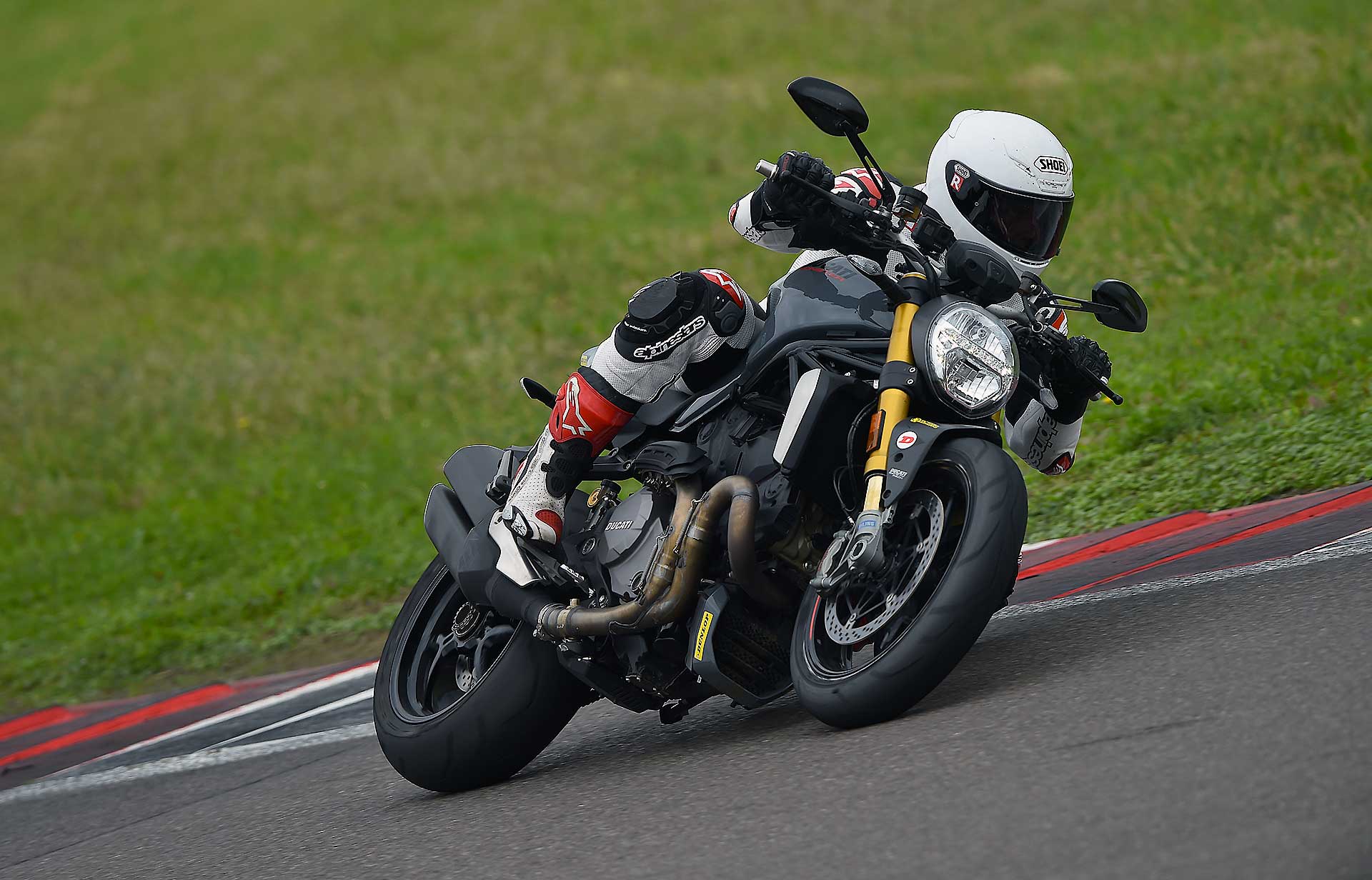 Confronto-Maxi-Naked-2019-Ducati-Monster-1200-S-020