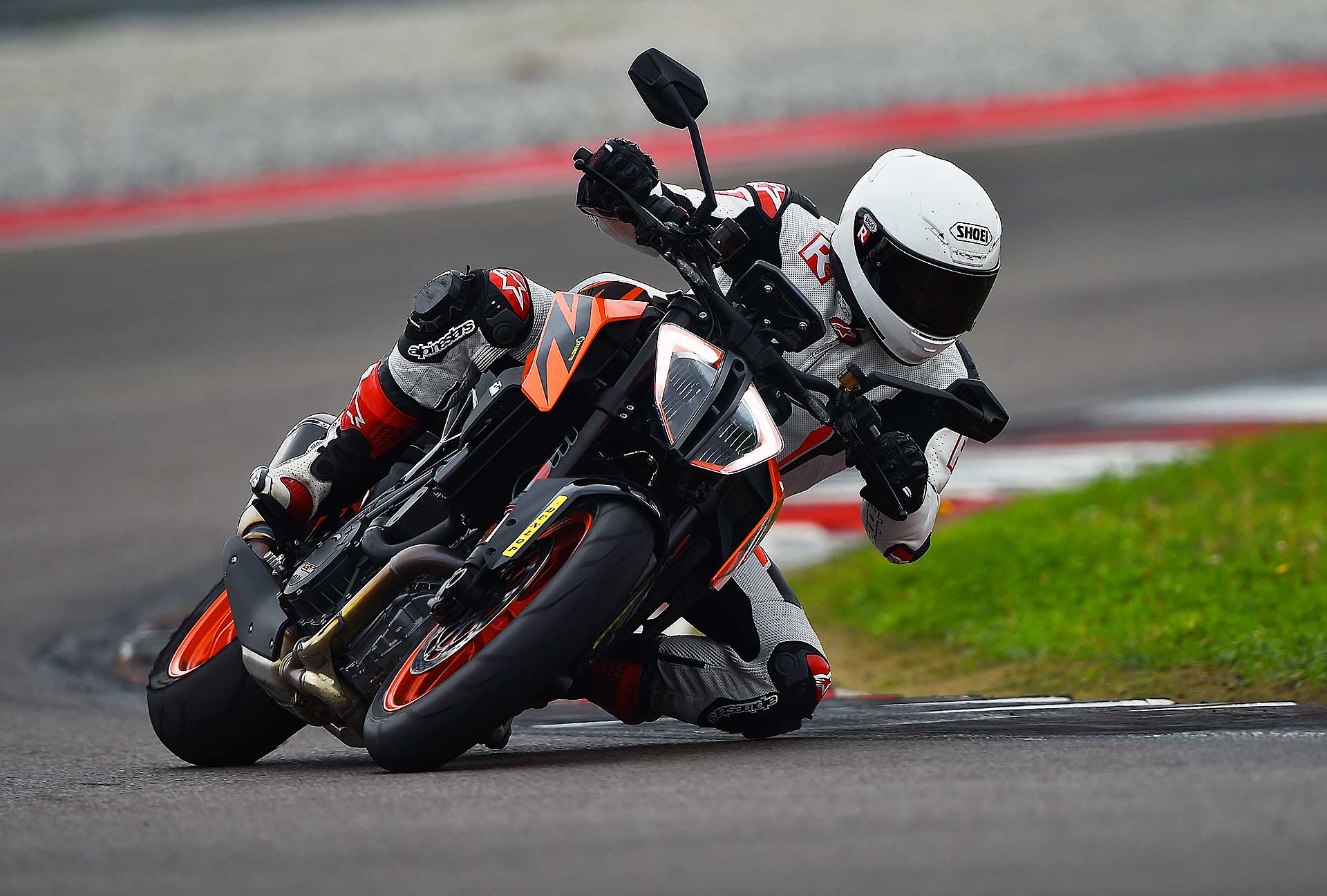 Confronto-Maxi-Naked-2019-KTM-1290-SuperDuke-R-015