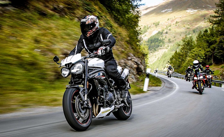 Confronto-Naked-2019-Triumph-Speed-Triple-RS-001