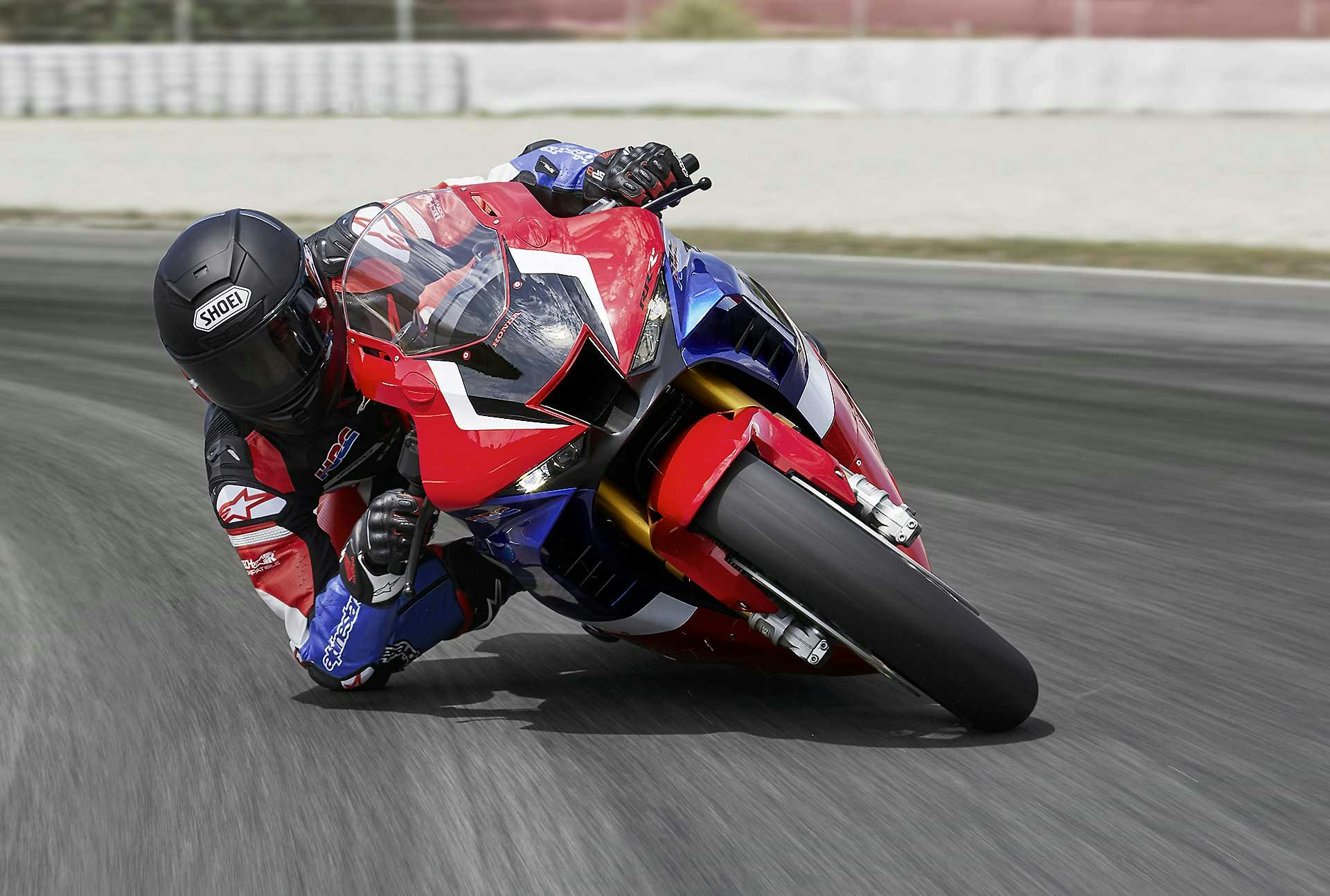 Honda CBR1000RR-R 2020 In azione a barcellona con Marc Marquez
