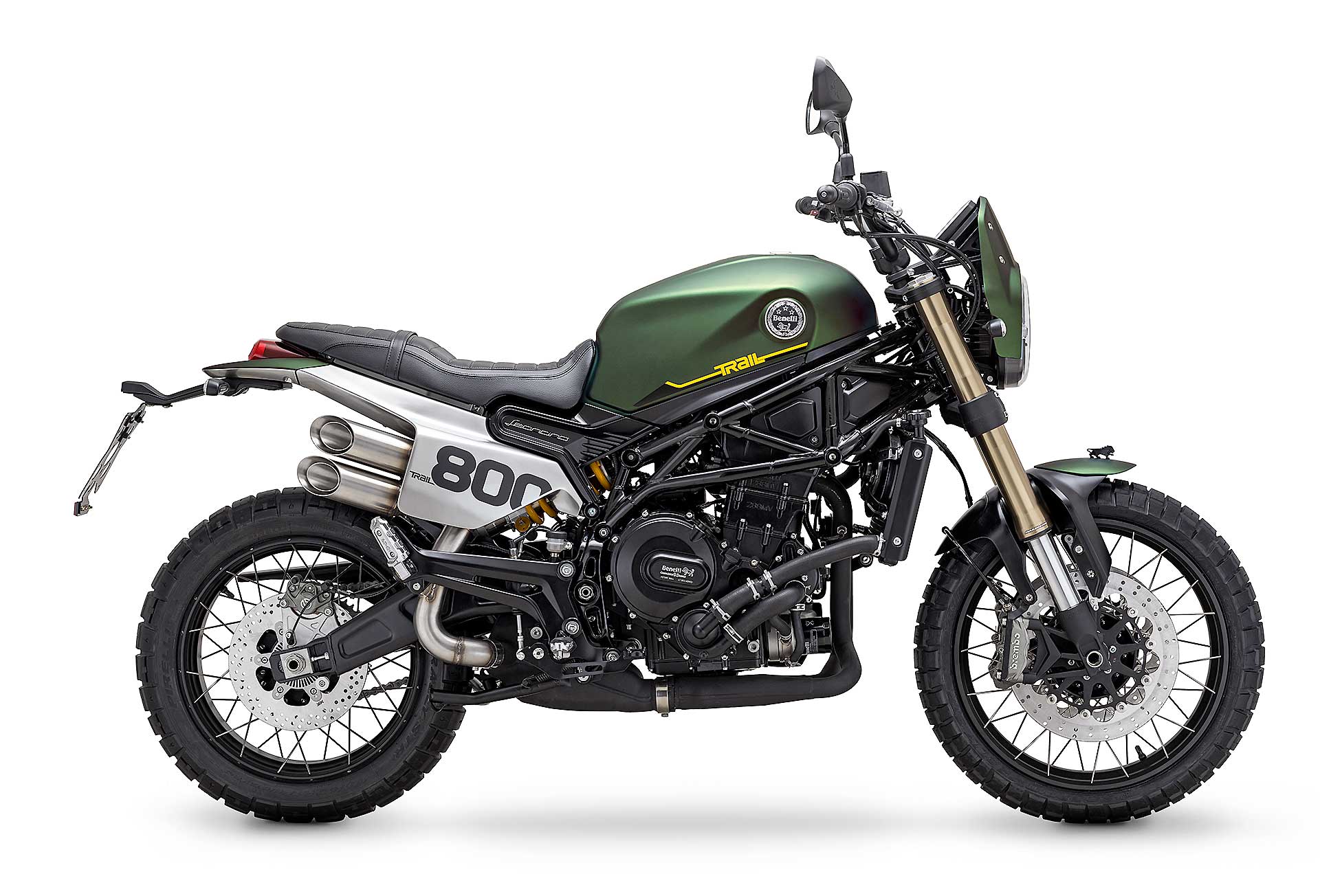 Benelli Leoncino 800 Trail verde studio fondo bianco