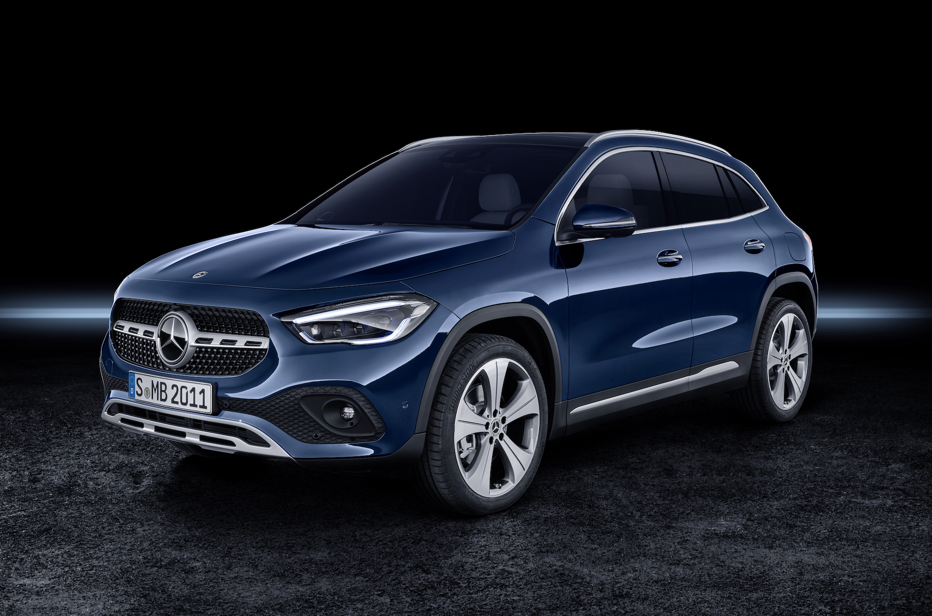 Mercedes-Benz GLA blu