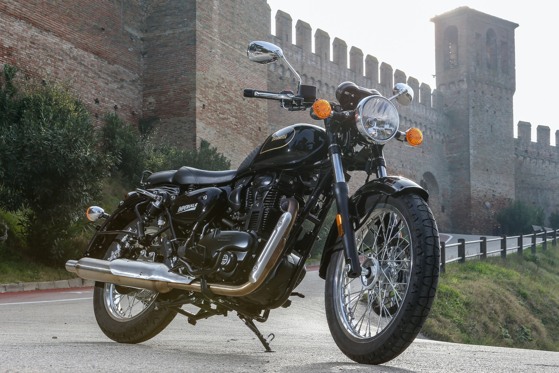 Benelli Imperiale 400 nera moto per neopatentati A2