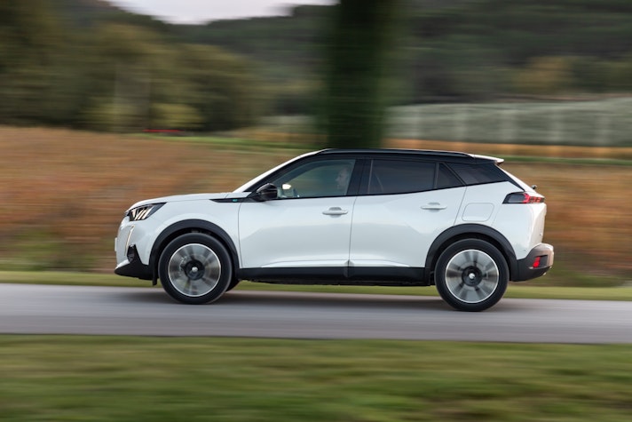 Elettrificazione Stellantis Peugeot-e2008