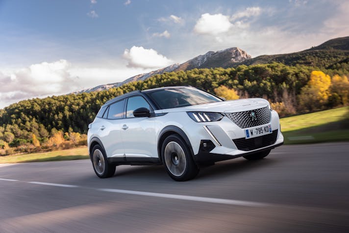 Peugeot-Elettrificate-e2008-2020_00006
