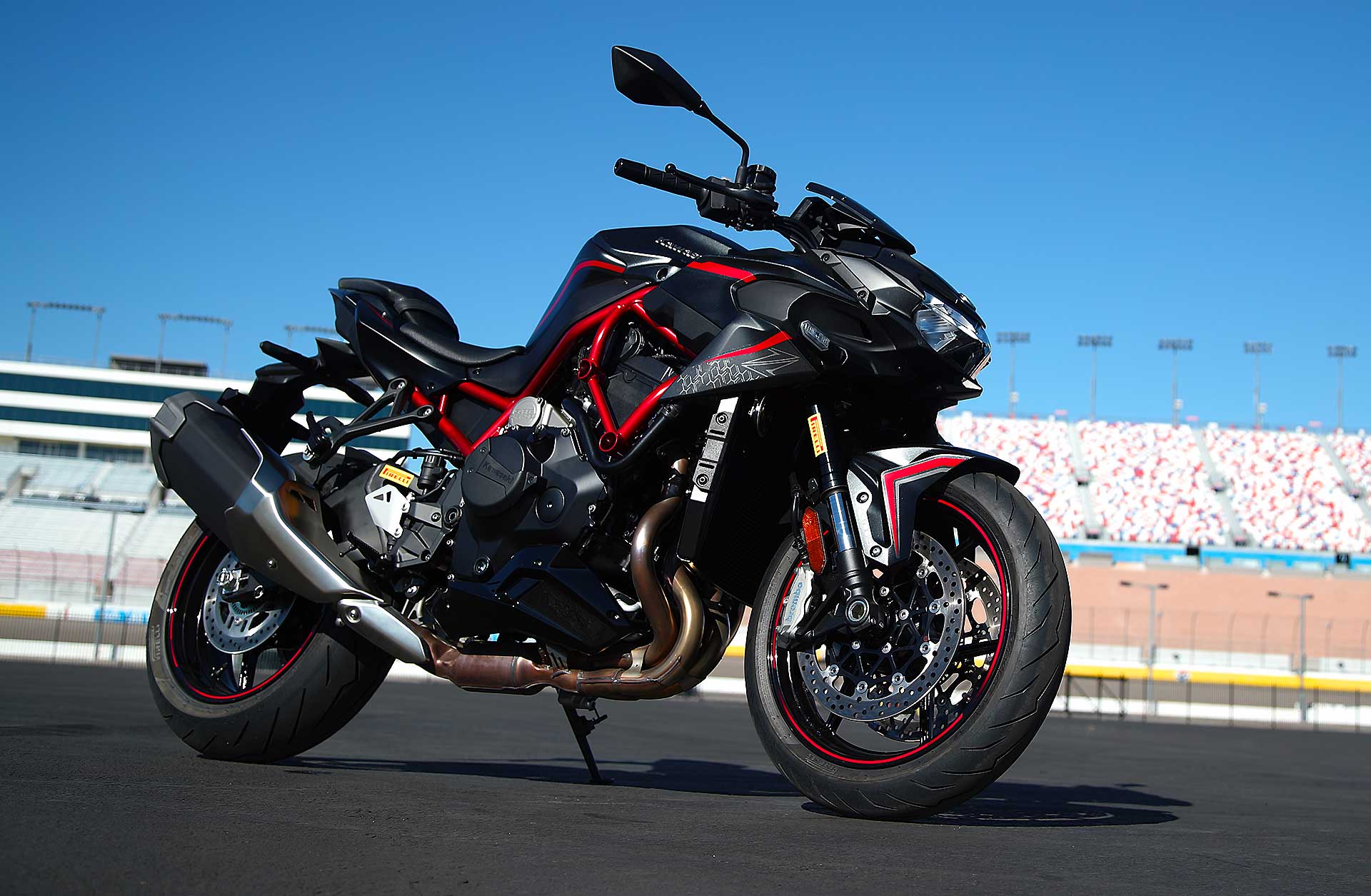 Kawasaki Z H2 rossa statica