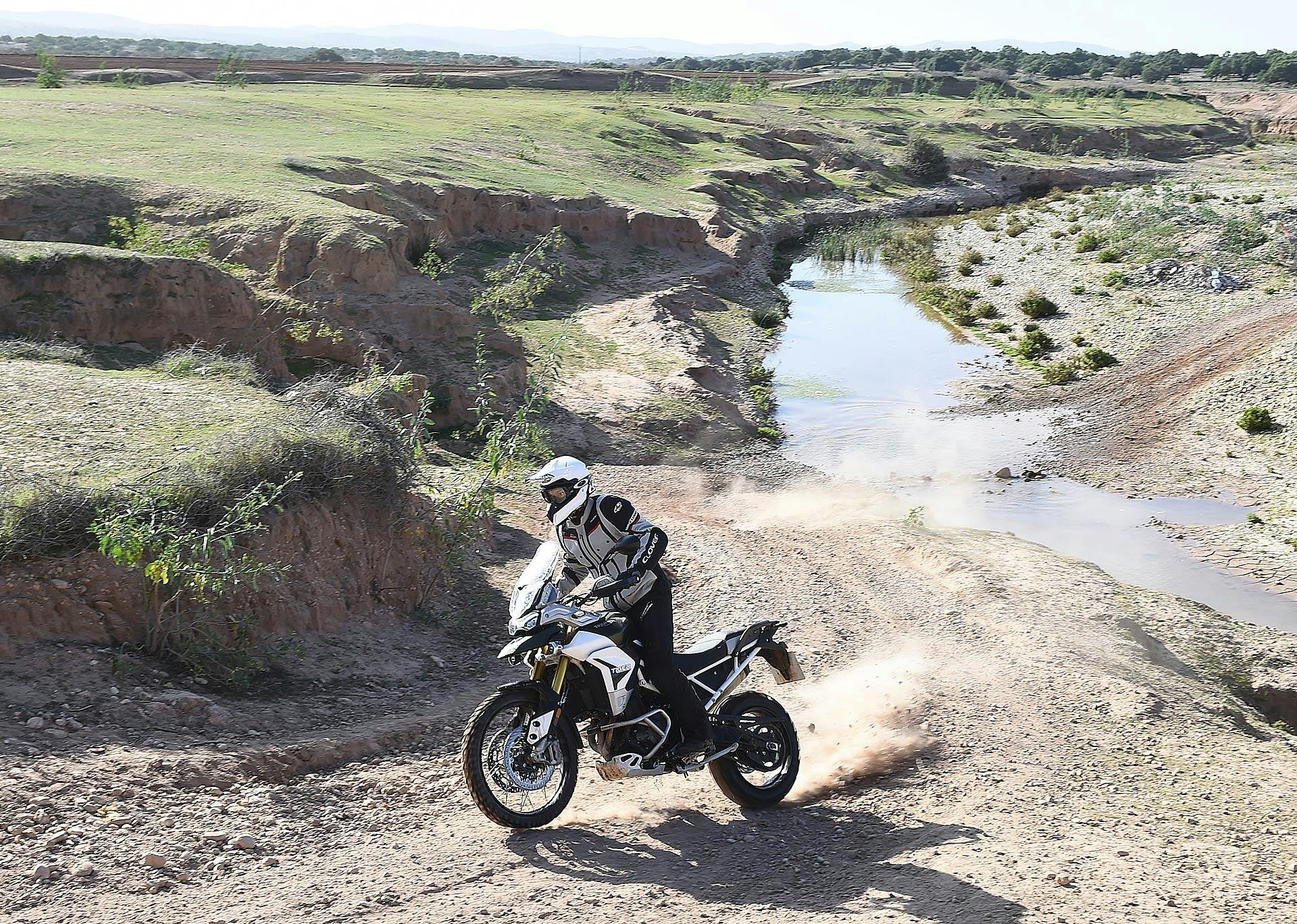 Triumph Tiger 900 Rally Pro in fuoristrada