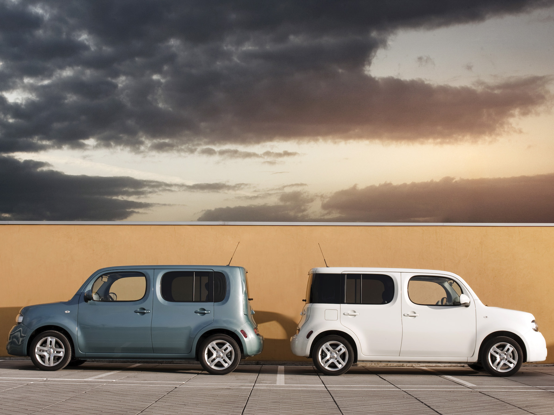 Nissan Cube vista posteriore laterale